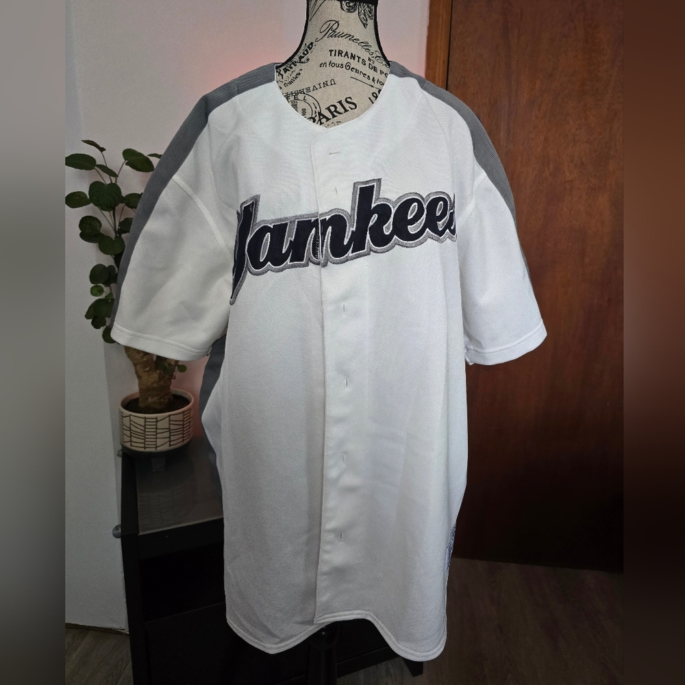 Genuine Merchandise MLB Jersey in White and Gray